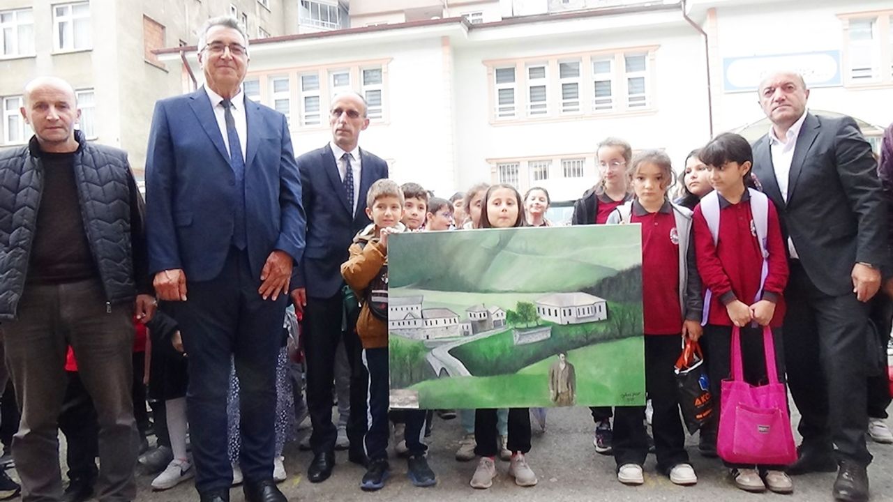 TRT SANATÇISI ORHAN YAŞAR’DAN 97 YILLIK ANLAMLI HEDİYE