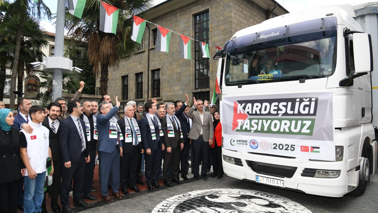 KARDEŞLİK TIRLARI TRABZON’DAN GAZZE’YE UĞURLANDI