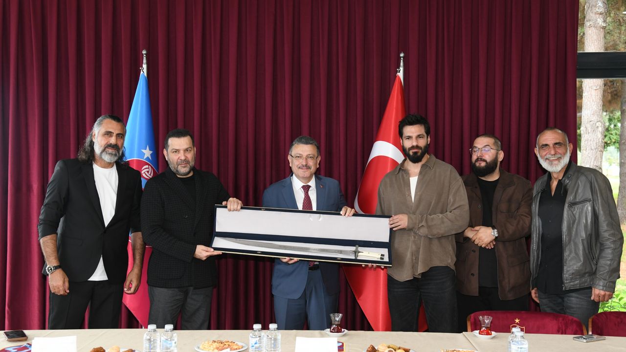 BAŞKAN GENÇ, “MEHMED: FETİHLER SULTANI” EKİBİYLE BİR ARAYA GELDİ