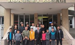 ŞAMPİYON ÖĞRENCİLERİMİZDEN KAYMAKAMIMIZA ZİYARET