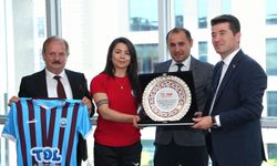 BAŞKAN KAYA, TÜRKİYE İKİNCİSİ HENTBOLCULARI KABUL ETTİ
