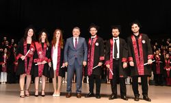 BAŞKAN GENÇ, HUKUK FAKÜLTESİ MEZUNLARINA TAVSİYELERDE BULUNDU