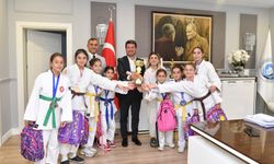 ŞAMPİYON SPORCULARDAN BAŞKAN KAYA’YA TEŞEKKÜR ZİYARETİ