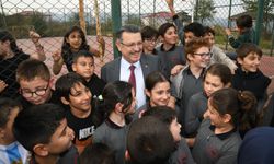 BAŞKAN GENÇ’TEN ÖĞRENCİLERE OYUN SAHASI MÜJDESİ