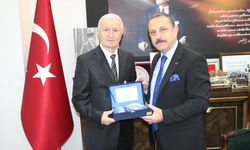 45,5 YIL EĞİTİM CAMİASINA HİZMET ETTİ