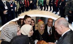 CUMHURBAŞKANI ERDOĞAN’A “VAKFIKEBİR EKMEĞİ” TAKDİM ETTİLER