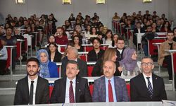 BAŞKAN GENÇ, GELECEĞİN HUKUKÇULARINA UFUK ÇİZDİ: "TAM BAĞIMSIZ TÜRKİYE OMUZLARINIZDA YÜKSELECEK"