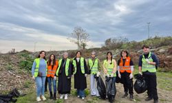 BÜYÜKŞEHİR EKİPLERİNDEN SAHİL TEMİZLİĞİ ÇALIŞMASI