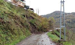 AKÇİRİŞ-ÇARLAKLI GRUP YOLUNDA TOPRAK KAYMASI