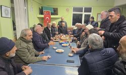 VAKFIKEBİR’DE UMRE HEYECANI: 16 KİŞİLİK KAFİLE DUALARLA UĞURLANIYOR