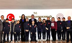 ATATÜRK ORTAOKULU ÖĞRENCİLERİNDEN İLÇE MİLLİ EĞİTİM’E ANLAMLI ZİYARET