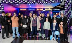 ÖZEL BİREYLER, ‘NEŞELİ SAATLER’ İLE ÇOK MUTLU