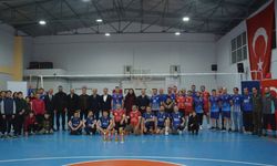 KURUMLAR ARASI VOLEYBOL TURNUVASINDA ŞALPAZARI EMNİYET ŞAMPİYONLUK KUPASINI ALDI