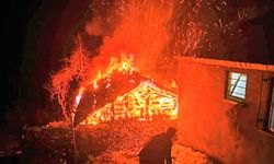 GEYİKLİ’DE YANGIN KORKUTTU