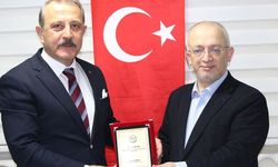VAKFIKEBİR BELEDİYESİNDE VEFA DOLU VEDÂ: ALİ BATUR EMEKLİYE AYRILDI