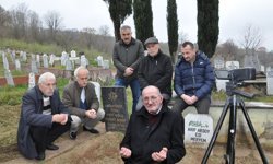 GAZETECİ HİKMET AKSOY ÖLÜMÜNÜN 6. YILINDA KABRİ BAŞINDA ANILDI