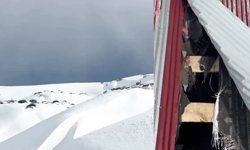 YAYLADA AYI DEHŞETİ, BU KEZ ÇATIDAN GİRDİ