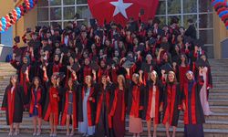 BEŞİKDÜZÜ FEN LİSESİ’NDE MEZUNİYET SEVİNCİ
