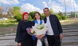 AÜHF’de Mezuniyet Gururu: Gizem Karagöz Diplomasını Aldı