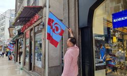ORTAHİSAR’IN CADDELERİ, BORDO-MAVİ BAYRAKLARLA DONATILDI