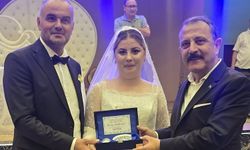 ESENGÜL İLE İRFAN DÜNYA EVİNE GİRDİ
