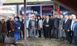 VAKFIKEBİR’DE ESNAFLA KUCAKLAŞTILAR