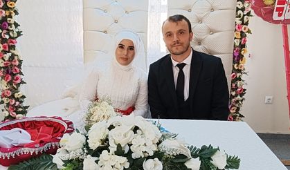 AYŞE İLE AHMET DÜNYA EVİNE GİRDİLER