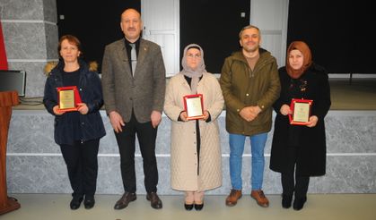 USTA ÖĞRETİCİLERE ANLAMLI PLAKET
