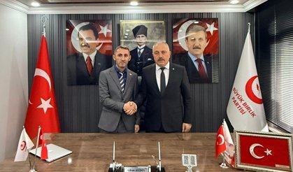 BİZLER DE ONUN İZİNDEN YÜRÜYORUZ