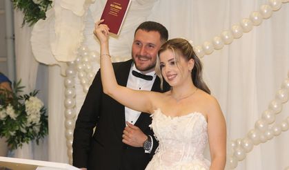 GENÇ ÇİFTE MUTLULUKLAR DİLİYORUZ