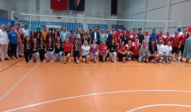 “VOLEYBOLUN BÜYÜKLERİ BELLİ OLDU”