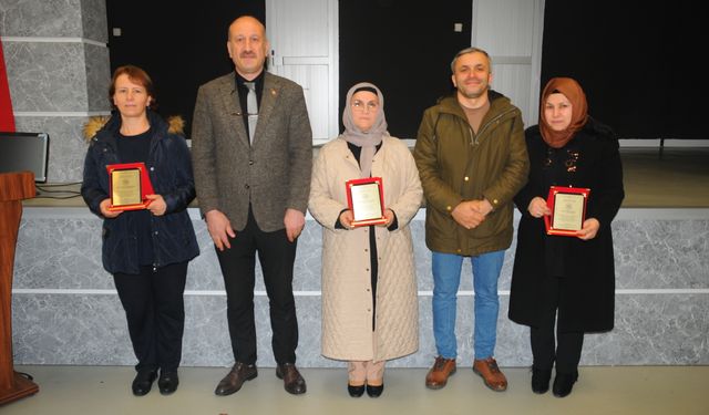 USTA ÖĞRETİCİLERE ANLAMLI PLAKET
