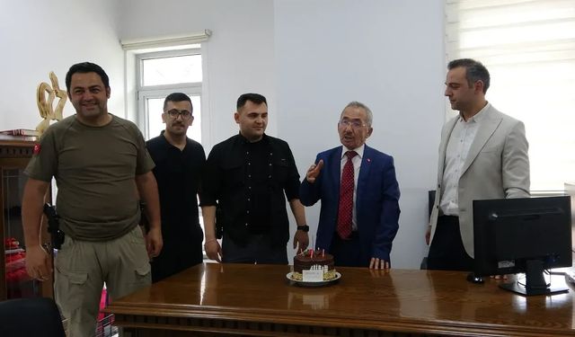40 Yıllık makam şoförü Hüseyin Şekerci doğum gününde emekli oldu
