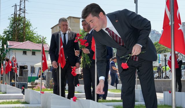 BAŞKAN KAYA, BAYRAM ARİFESİNDE ŞEHİTLİĞİ ZİYARET ETTİ