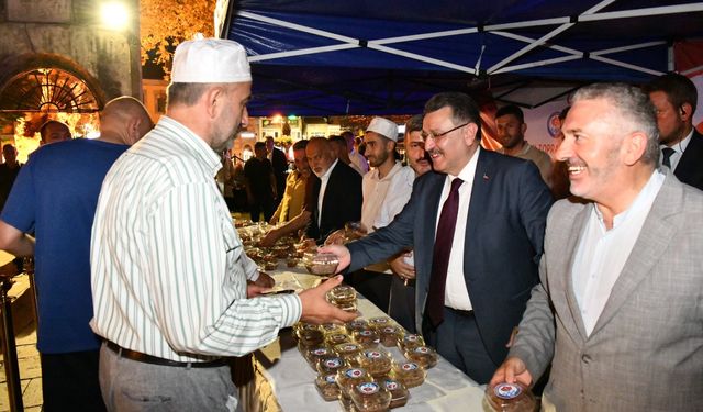 BÜYÜKŞEHİR’DEN ŞEHİTLER İÇİN AŞURE VE LOKMA İKRAMI