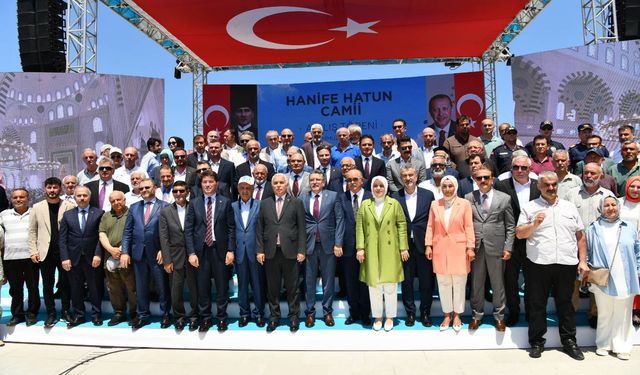 TRABZON'DA DOĞU KARADENİZ'İN EN BÜYÜK CAMİSİ İBADETE AÇILDI