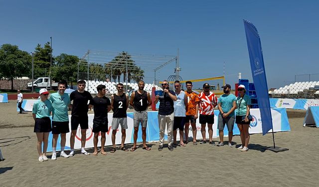 TRABZON'DA PLAJ VOLEYBOLU HEYECANI BAŞLADI