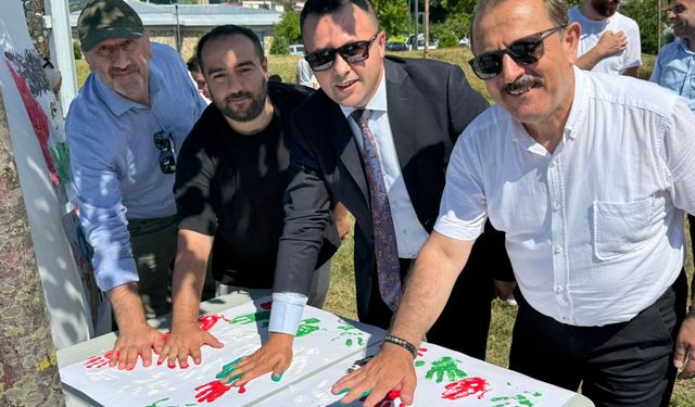 VAKFIKEBİR’DE YAZ KURSU ÖĞRENCİLERİNDEN MİLLET BAHÇESİNDE ANLAMLI ETKİNLİK
