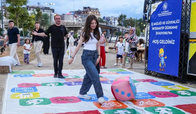 “İŞ’TE GÜVENLİ GELECEK TIRI”NA TRABZON’DA YOĞUN İLGİ
