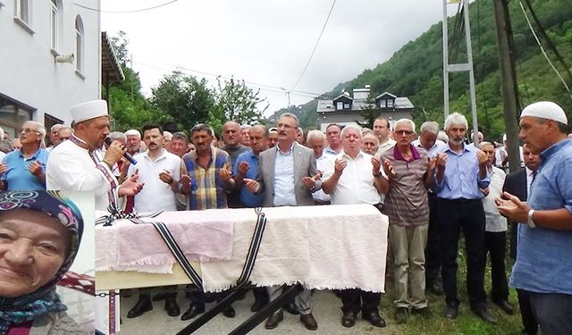 GÜLSÜM ANNE ÜZÜMÖZÜNDE EBEDİYETE UĞURLANDI