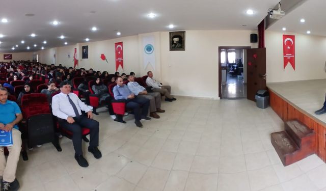 ÖĞRENCİLERLE BULUŞTU