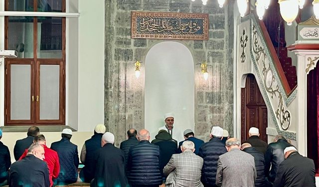 CAMİLER VE DİN GÖREVLİLERİ HAFTASI'NDA VAKFIKEBİR'DE SABAH NAMAZI BULUŞMASI