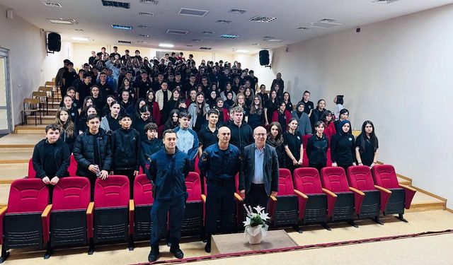 SAHİL GÜVENLİK'TEN ÖĞRENCİLERE HAYATİ BİLGİLER