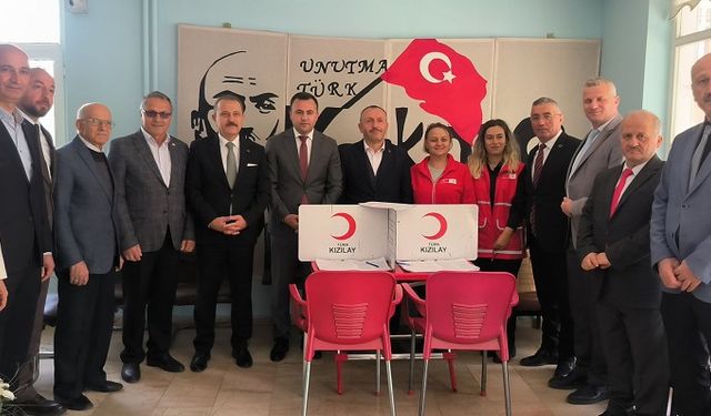 VAKFIKEBİR'DE KAN BAĞIŞI COŞKUSU: KAYMAKAM VE BAŞKAN ÖNCÜLÜK ETTİ!