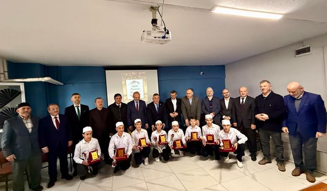 HAFIZLARA BELGELERİ VERİLDİ