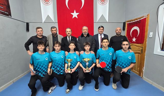 BAŞKAN KOÇAL’DAN ŞAMPİYON RAKETLERE TEBRİK ZİYARETİ