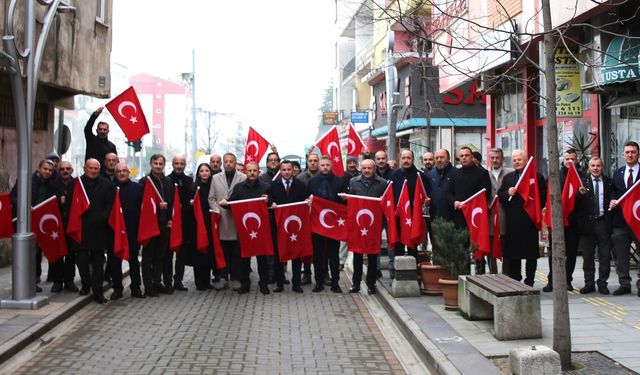 İLÇEMİZİ ŞANLI BAYRAĞIMIZLA SÜSLÜYORUZ