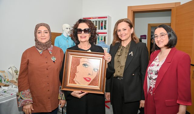 HÜLYA KOÇYİĞİT'TEN KADIN YAŞAM MERKEZİ'NE ÖVGÜ