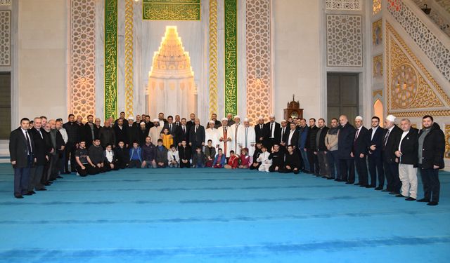 BAŞKAN GENÇ’TEN REGAİP KANDİLİ’NDE KANDİL SİMİDİ İKRAMI