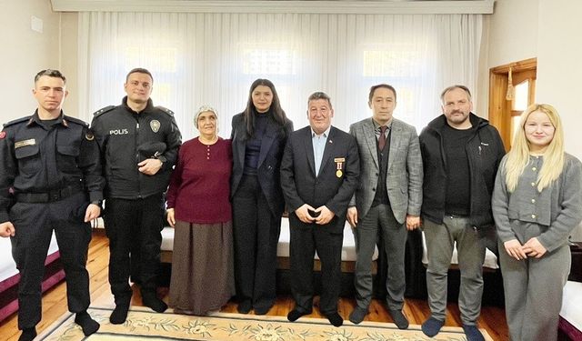 KAYMAKAM YERLİKAYA TERÖR GAZİSİNİ EVİNDE ZİYARET ETTİ